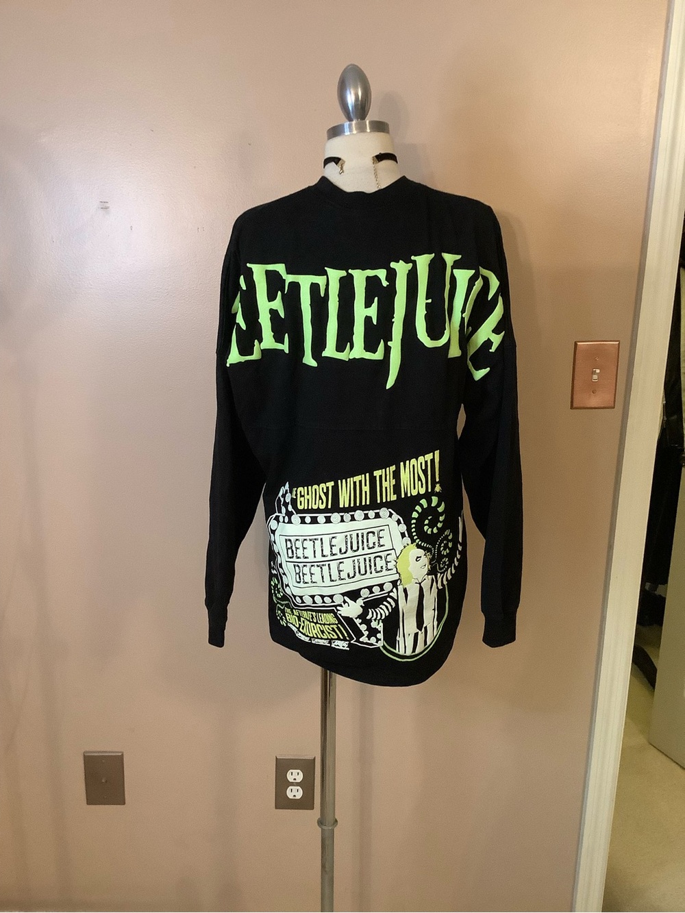 Warner Bros. Tour Exclusive Beetlejuice Ghost Glow in Dark Spirit Jersey XS